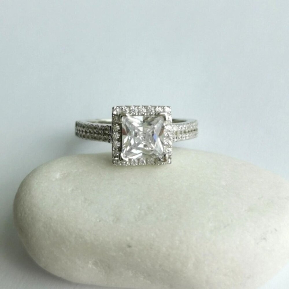 Sterling Silver princess  cut square CZ Ring with Halo size 6 🆕 - Picture 3 of 5